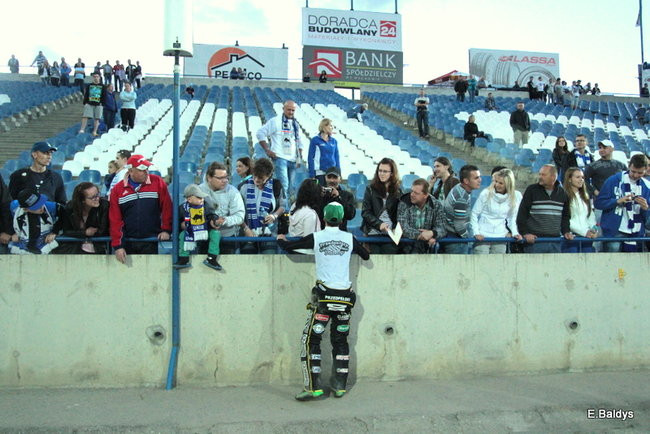 Kibice przepraszają prezesa Unii Leszno (zdjęcia)