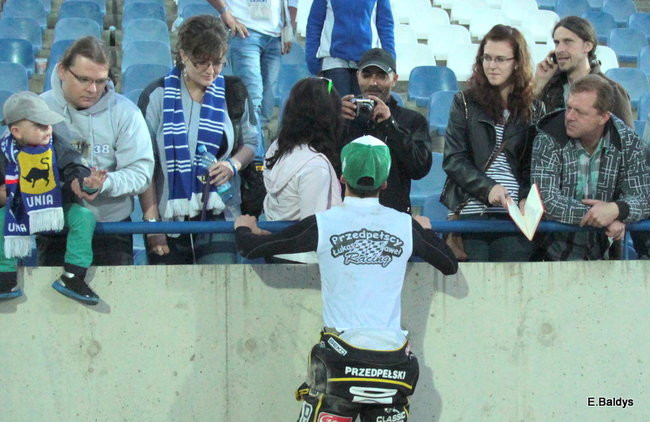 Kibice przepraszają prezesa Unii Leszno (zdjęcia)