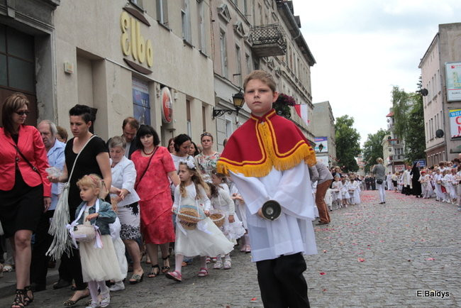 Procesja ulicami Leszna (zdjęcia)