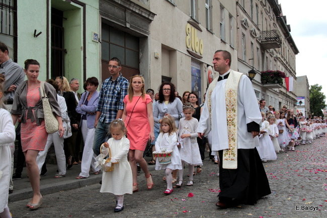 Procesja ulicami Leszna (zdjęcia)