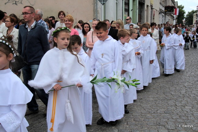 Procesja ulicami Leszna (zdjęcia)