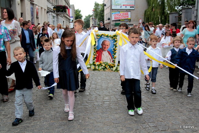 Procesja ulicami Leszna (zdjęcia)