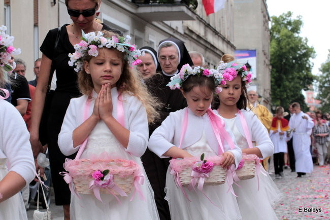 Procesja ulicami Leszna (zdjęcia)