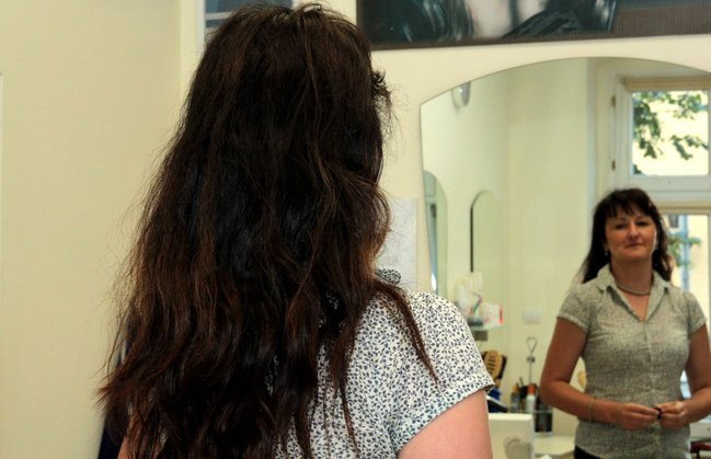 Setne ścięcie, pierwsza peruka (zdjęcia)