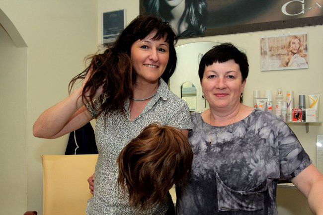 Setne ścięcie, pierwsza peruka (zdjęcia)