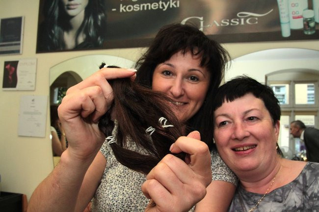 Setne ścięcie, pierwsza peruka (zdjęcia)