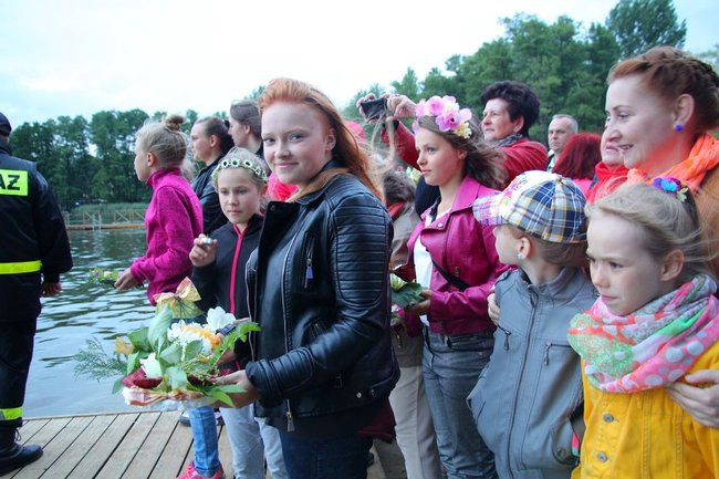 Zimne wianki w Osiecznej (zdjęcia)