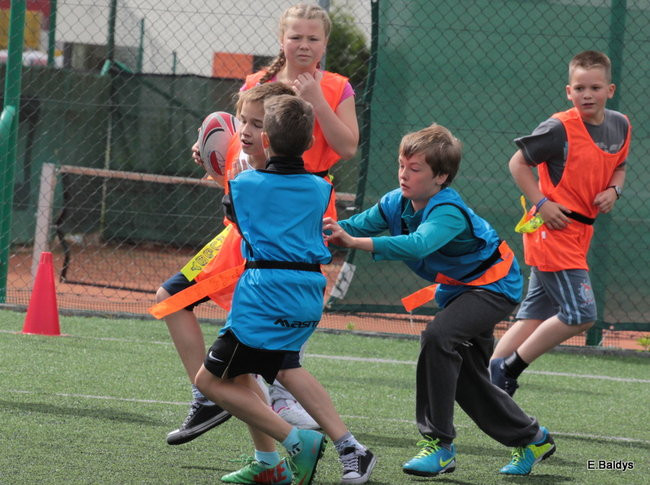 Dziecięce rugby na Orliku (zdjęcia)