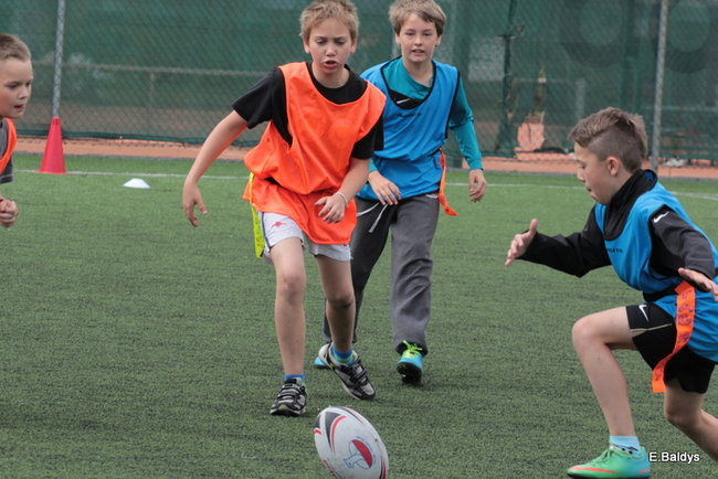 Dziecięce rugby na Orliku (zdjęcia)