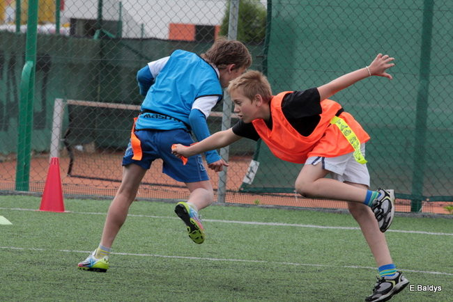 Dziecięce rugby na Orliku (zdjęcia)