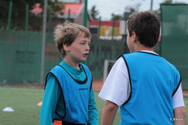 Dziecięce rugby na Orliku (zdjęcia)