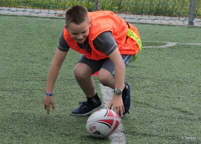 Dziecięce rugby na Orliku (zdjęcia)