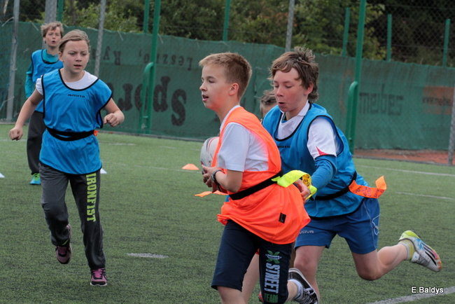 Dziecięce rugby na Orliku (zdjęcia)