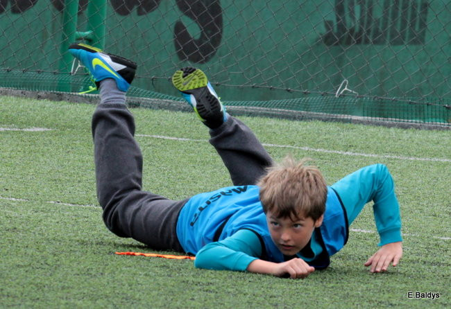 Dziecięce rugby na Orliku (zdjęcia)