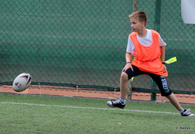 Dziecięce rugby na Orliku (zdjęcia)