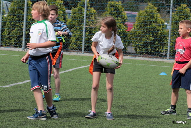 Dziecięce rugby na Orliku (zdjęcia)