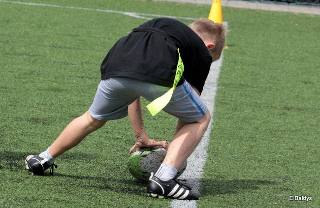 Dziecięce rugby na Orliku (zdjęcia)