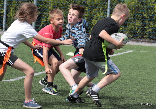 Dziecięce rugby na Orliku (zdjęcia)