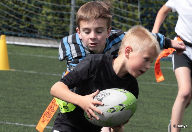 Dziecięce rugby na Orliku (zdjęcia)