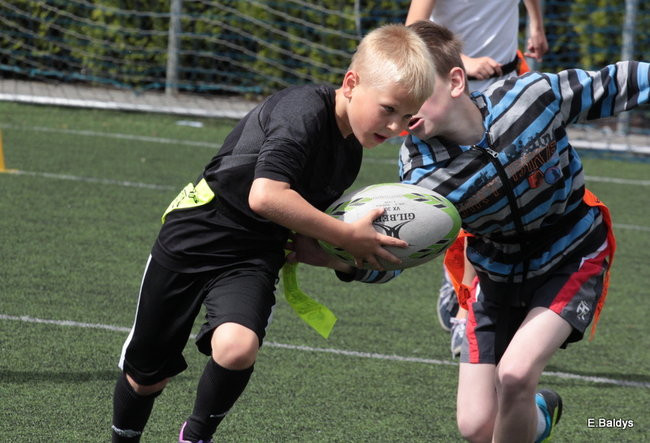 Dziecięce rugby na Orliku (zdjęcia)