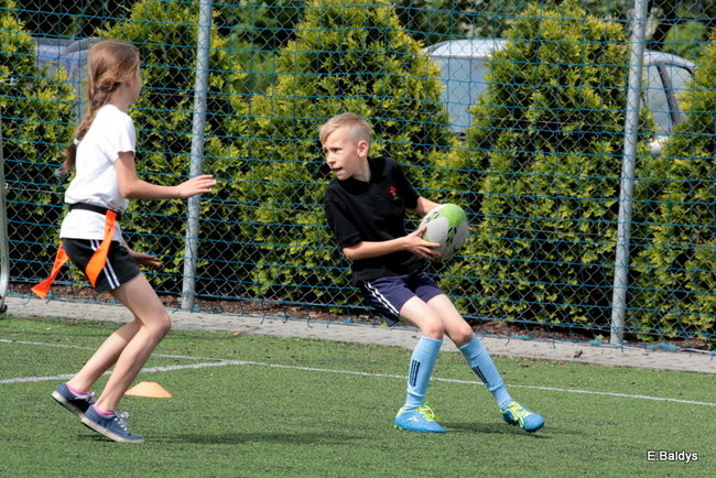 Dziecięce rugby na Orliku (zdjęcia)