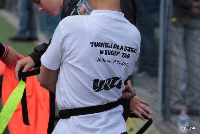 Dziecięce rugby na Orliku (zdjęcia)