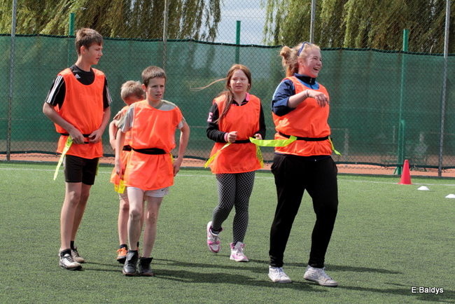 Dziecięce rugby na Orliku (zdjęcia)