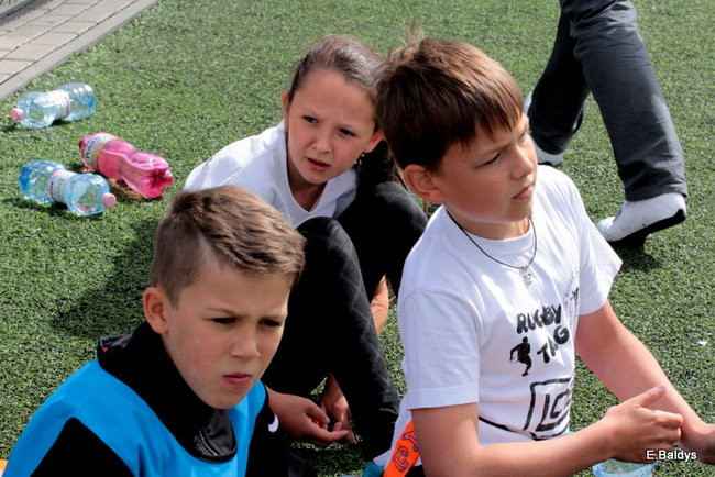 Dziecięce rugby na Orliku (zdjęcia)