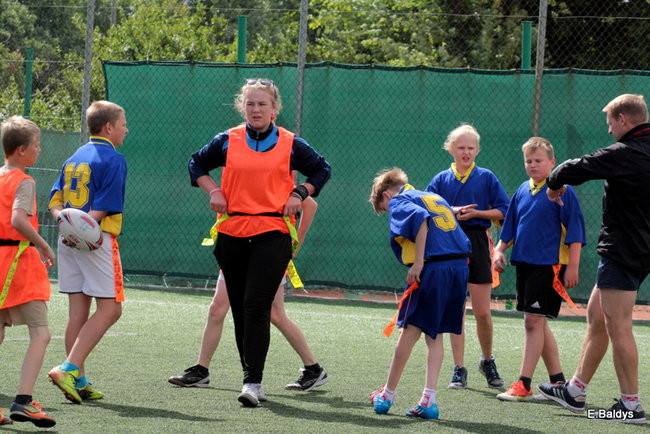 Dziecięce rugby na Orliku (zdjęcia)