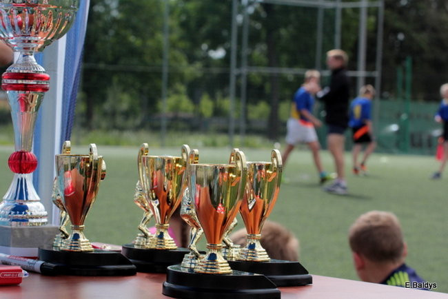 Dziecięce rugby na Orliku (zdjęcia)