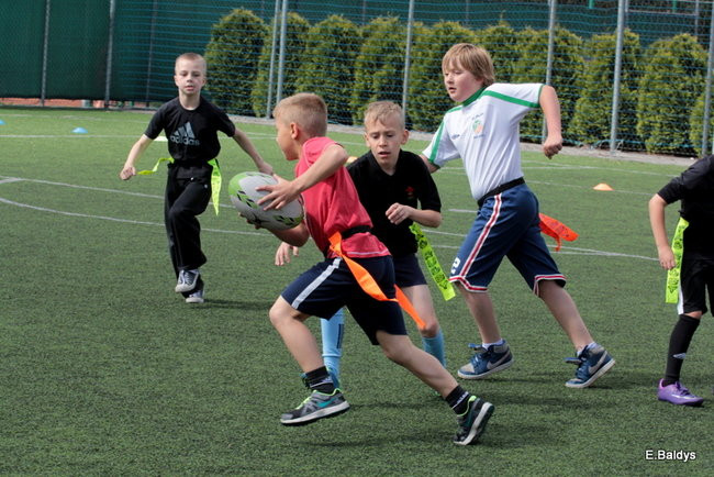 Dziecięce rugby na Orliku (zdjęcia)