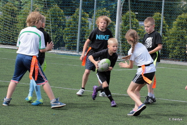 Dziecięce rugby na Orliku (zdjęcia)