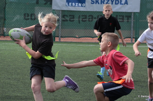 Dziecięce rugby na Orliku (zdjęcia)