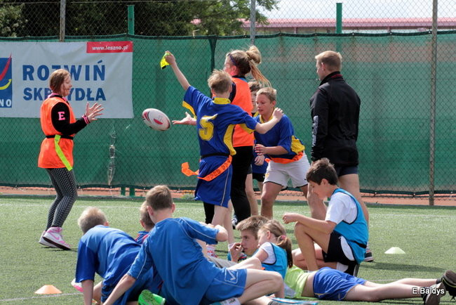 Dziecięce rugby na Orliku (zdjęcia)