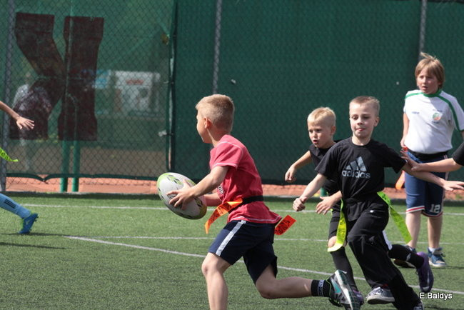 Dziecięce rugby na Orliku (zdjęcia)