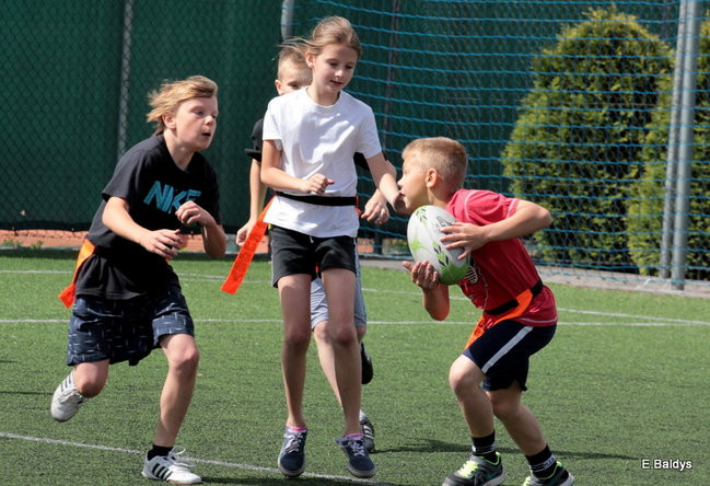 Dziecięce rugby na Orliku (zdjęcia)