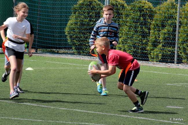 Dziecięce rugby na Orliku (zdjęcia)
