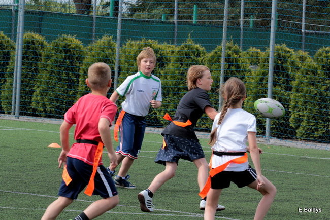 Dziecięce rugby na Orliku (zdjęcia)