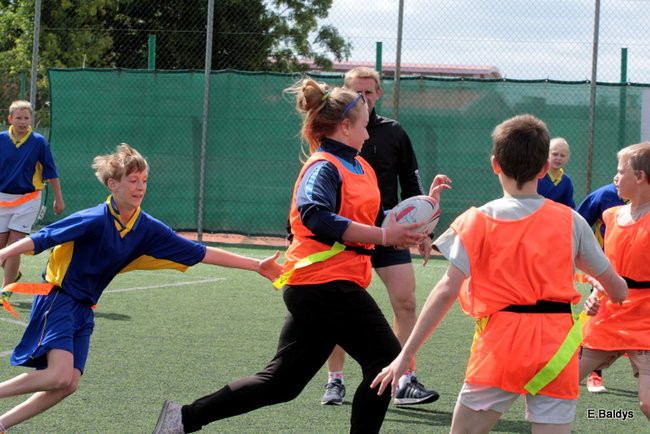 Dziecięce rugby na Orliku (zdjęcia)