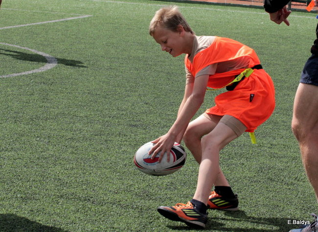 Dziecięce rugby na Orliku (zdjęcia)
