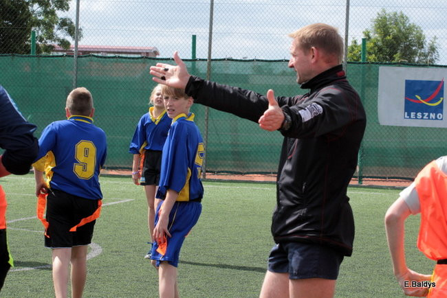 Dziecięce rugby na Orliku (zdjęcia)