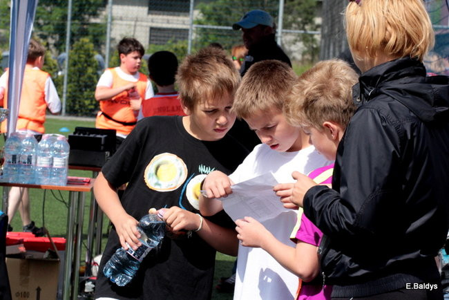 Dziecięce rugby na Orliku (zdjęcia)