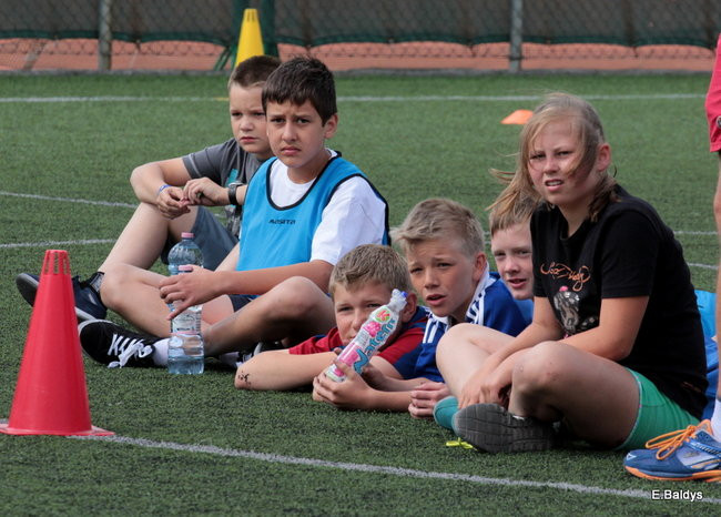 Dziecięce rugby na Orliku (zdjęcia)