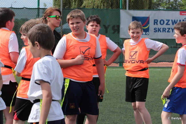 Dziecięce rugby na Orliku (zdjęcia)