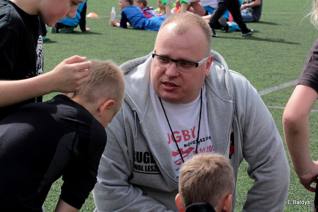 Dziecięce rugby na Orliku (zdjęcia)