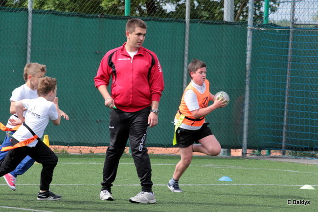 Dziecięce rugby na Orliku (zdjęcia)