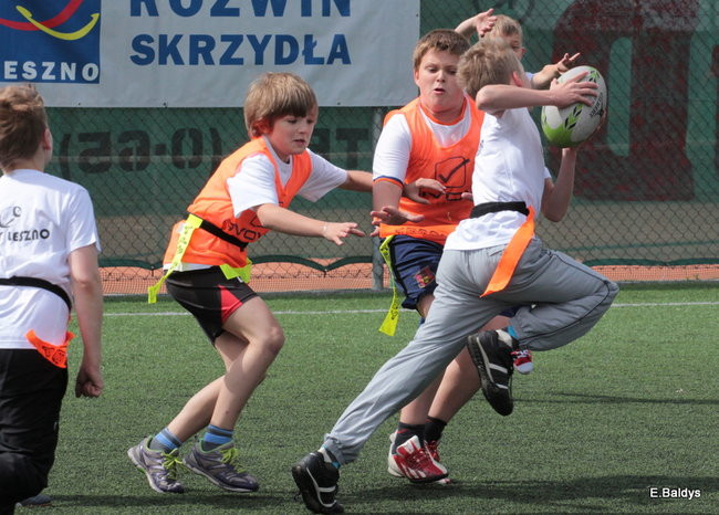 Dziecięce rugby na Orliku (zdjęcia)