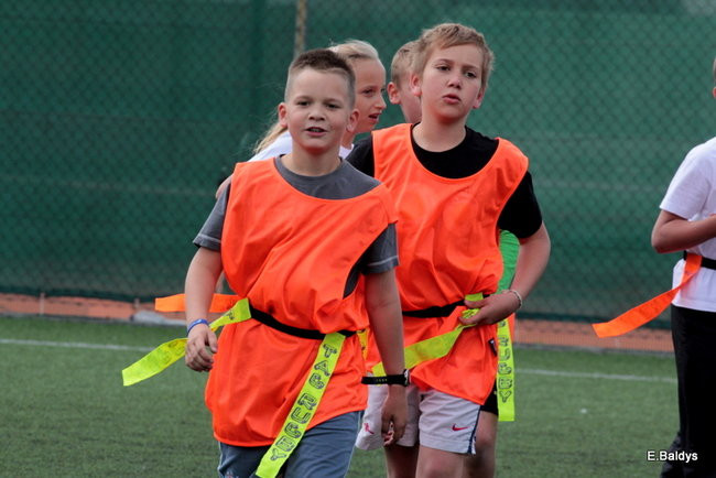 Dziecięce rugby na Orliku (zdjęcia)