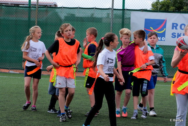 Dziecięce rugby na Orliku (zdjęcia)