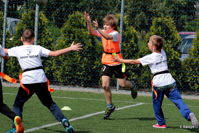 Dziecięce rugby na Orliku (zdjęcia)